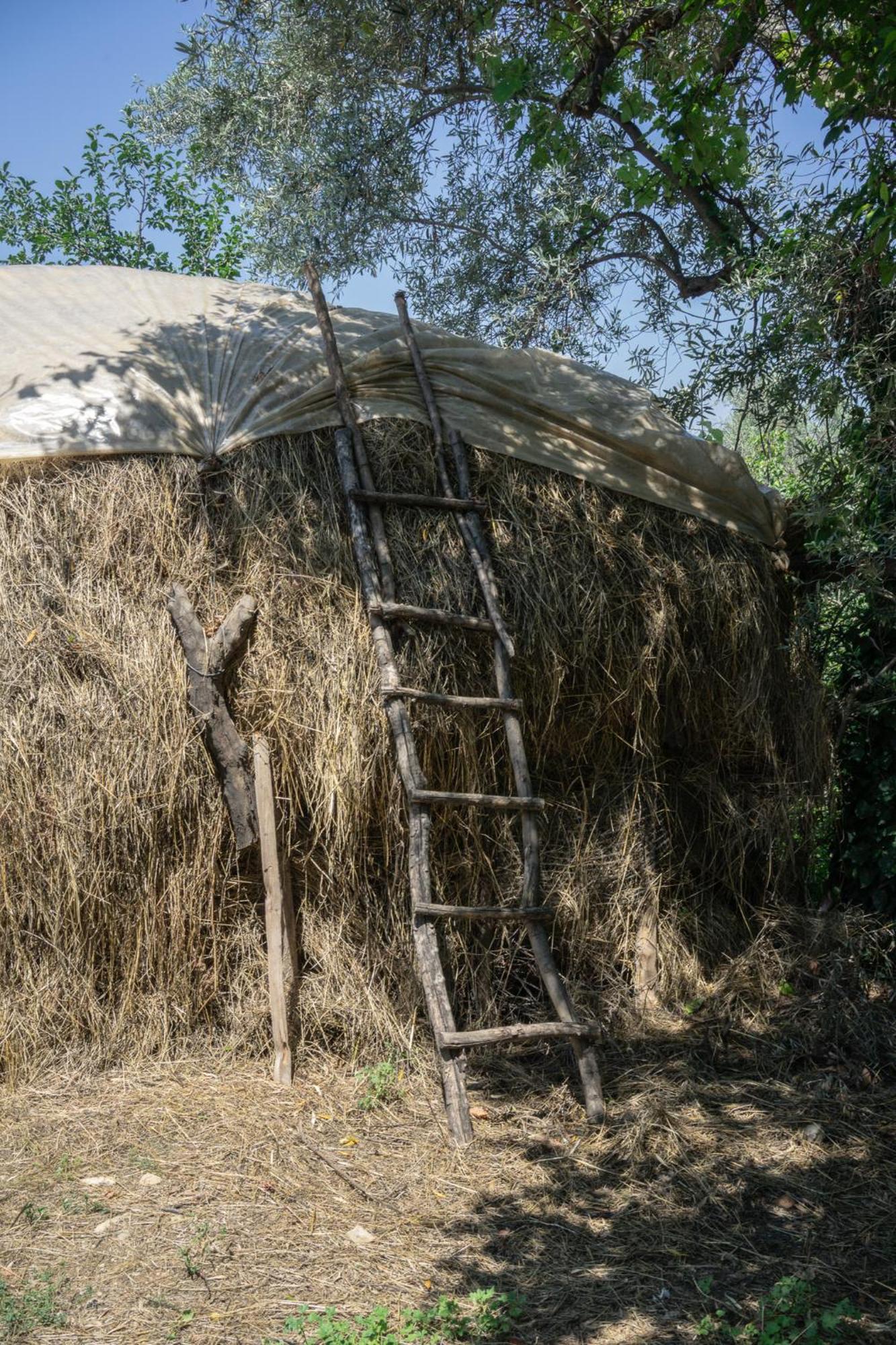 The House In The Village Pellumbas Kültér fotó